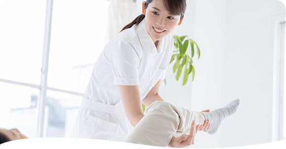 薬物療法と理学療法士によるリハビリを組み合わせた治療